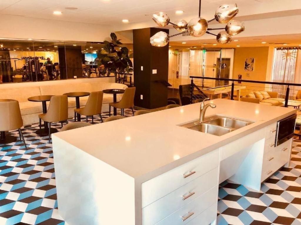 Apartamento Hollywood Studio With Pool And Balcony Los Ángeles Exterior foto